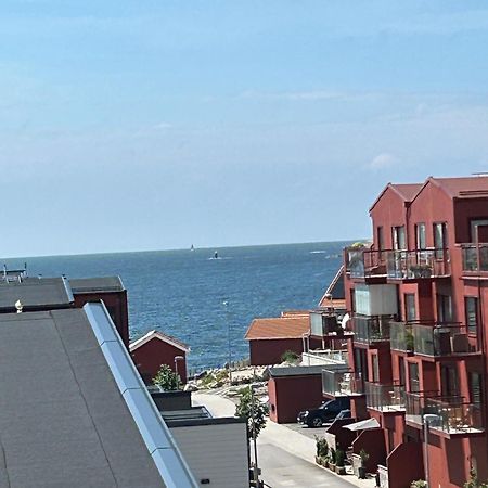 Pa Bryggan Apartment Skarhamn Bagian luar foto