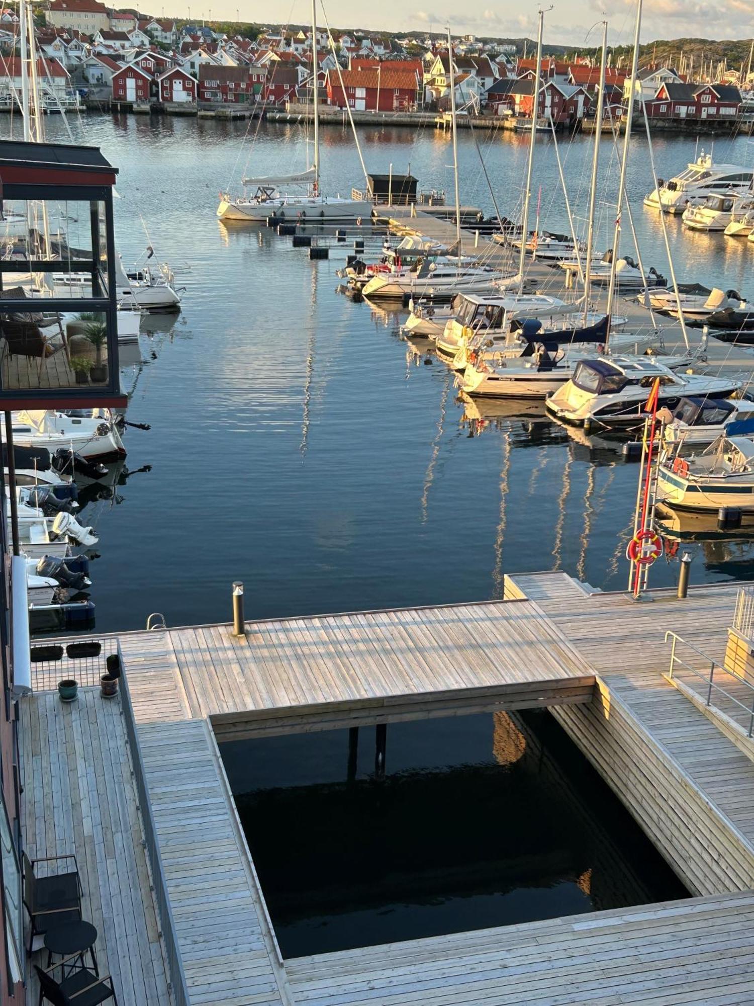 Pa Bryggan Apartment Skarhamn Bagian luar foto